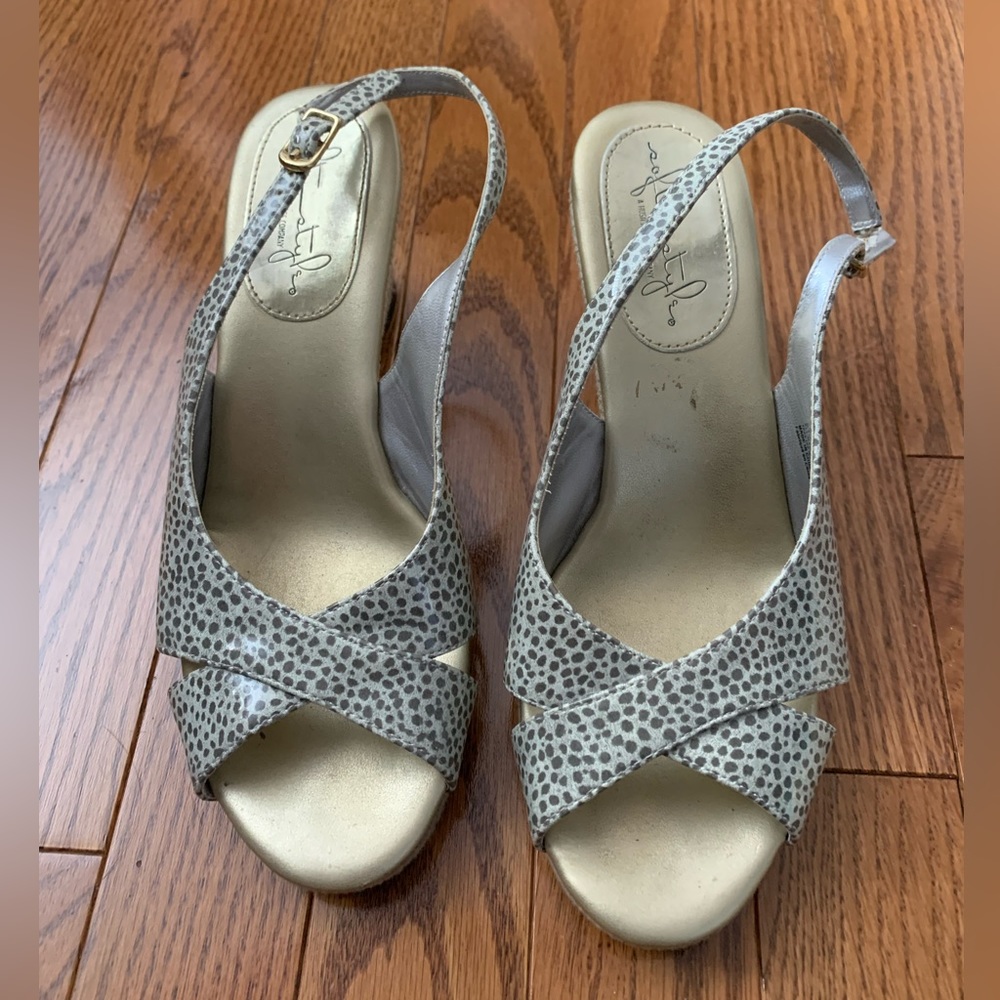 Summertime sling wedge heel sandals,synthetic, comfortable size 7, pebble design